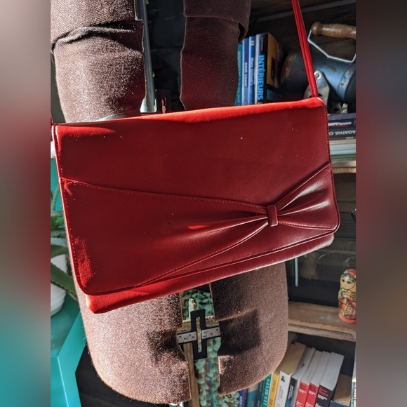 Cute Red vinyl shoulder purse with bow detail on flap - Picture 2 of 5